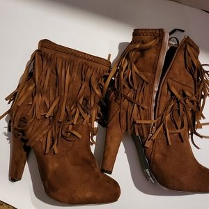 Boots heels fringe